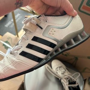 Adidas weightlifting shoes size 8. Die to an injury can no longer lift